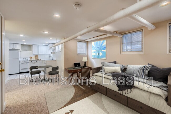 Building Photo - 1122 Emerson St Unit #5