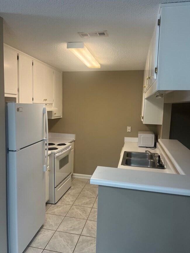 Photo - 114 Commons Dr