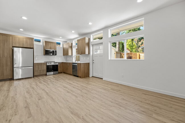 Photo - 2544 NE 143rd St Unit B