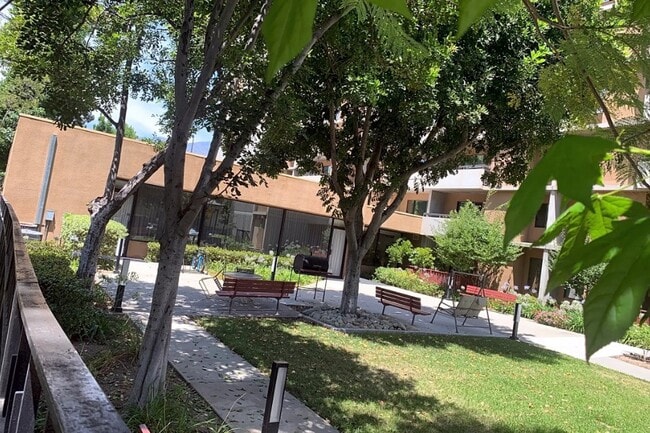 Photo - 440 N Madison Ave