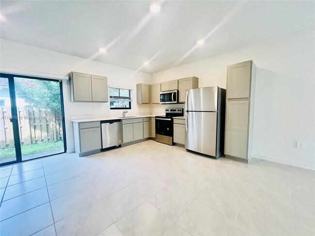 Photo - 413 NE 1st Ave