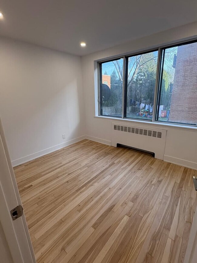 Photo - 4890 Plamondon Ave Unit 8