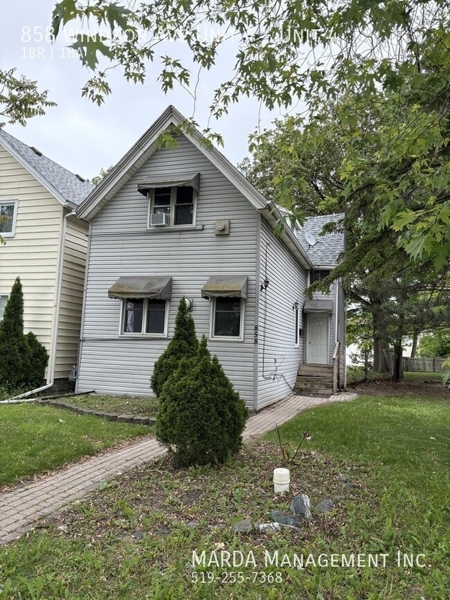 Photo - COZY 1 BED/1 BATH - DOWNTOWN + GAS 1 MONTH FREE RENT! Unit 4