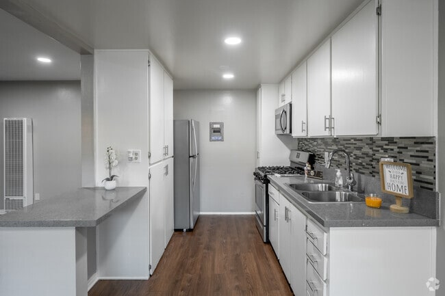 1BR, 1BA - Kitchen