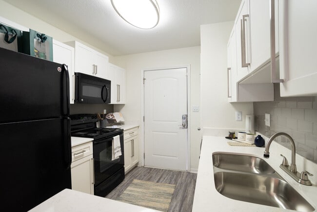 4BD, 4BA - Townhome - Kitchen