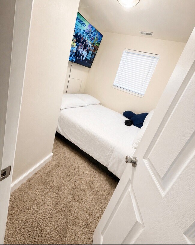 Photo - 1228 N 760 W Unidad Basement Apartment