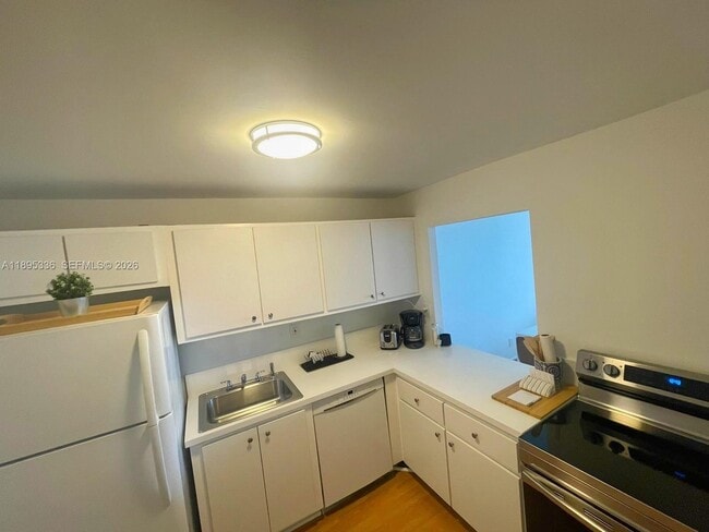 Photo - 800 Parkview Dr Unit 605