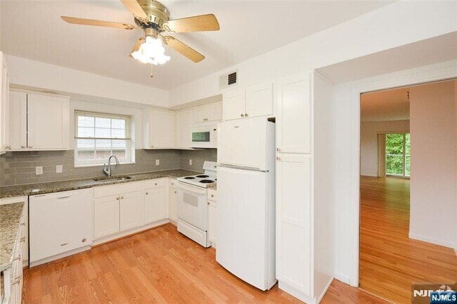 Building Photo - 20-30-30 Ridge Rd Unit B16 Rental