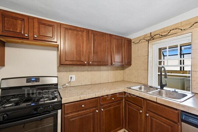 Photo - 837 S 8th Ave