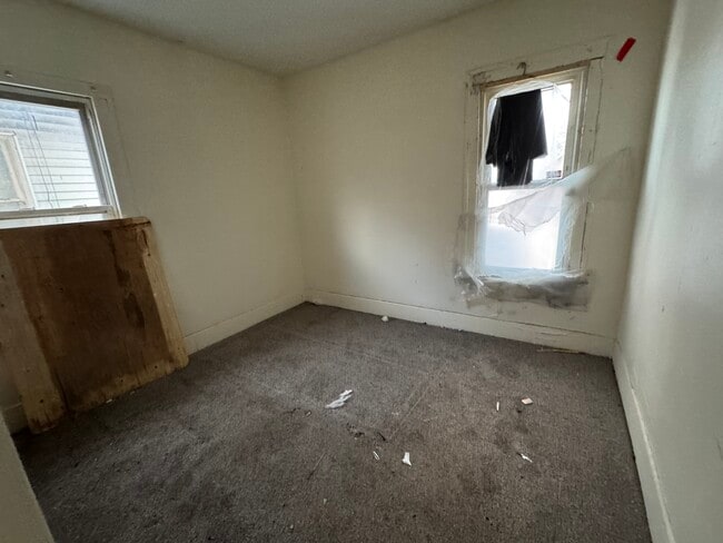 Photo - 5236 Lemay St