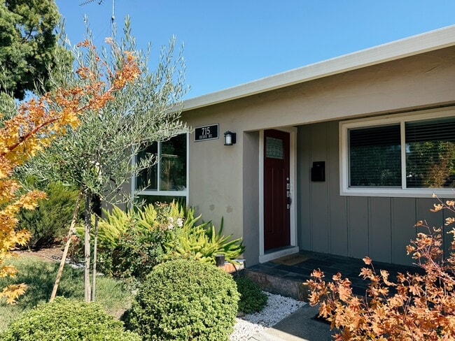 Photo - 715 Bucher Ave