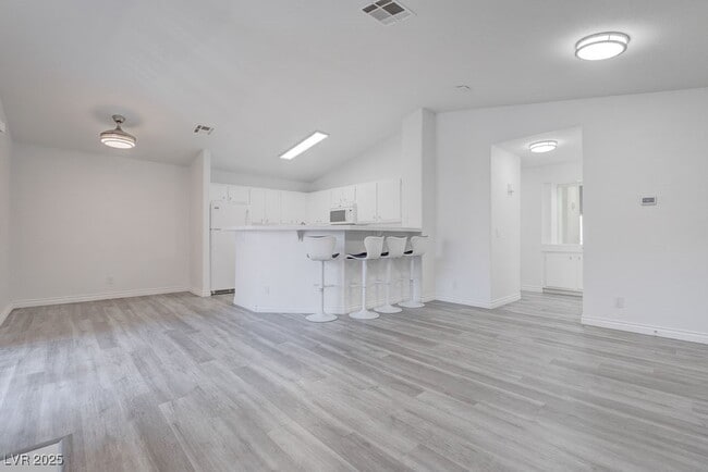 Building Photo - 600 Devonhall St Unit 202