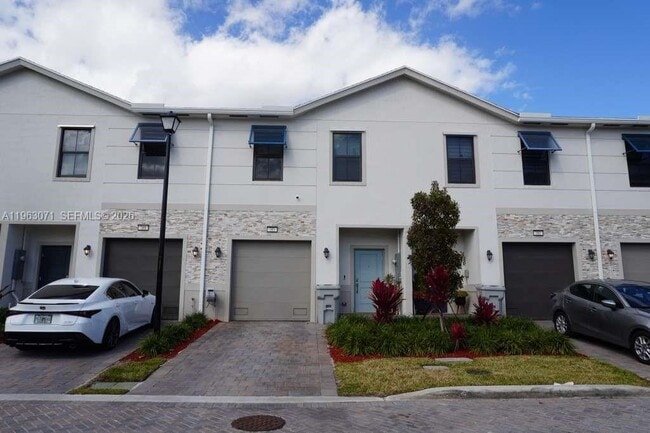 Photo - 385 NW 9th St