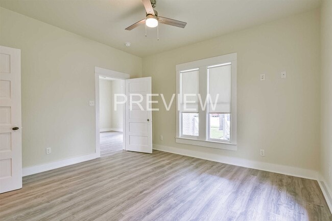 Photo - 221 11th Ave N