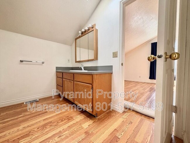 1099 Shepard Ln