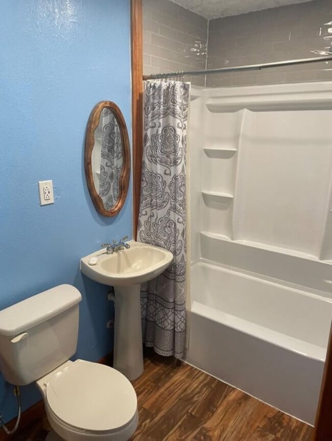 Photo - 141 W Dickson Ave