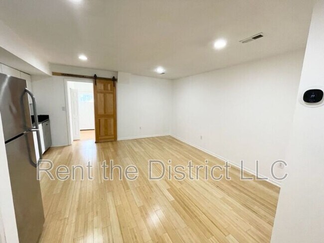 1121 Queen St NE Unit 4