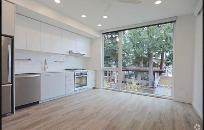 Building Photo - Luxury Studios Near Pok Pok and Salt and S...