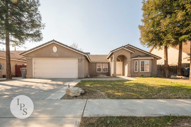 Building Photo - Kerman Westside Home, 3BR/2BA, Built 2004 - Lots of Amenities!