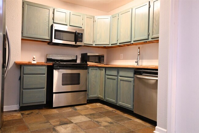Photo - 8423 Hearth Dr Unit 2