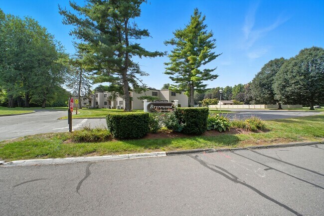 Building Photo - 402 Twin Circle Dr Unit 402 Rental