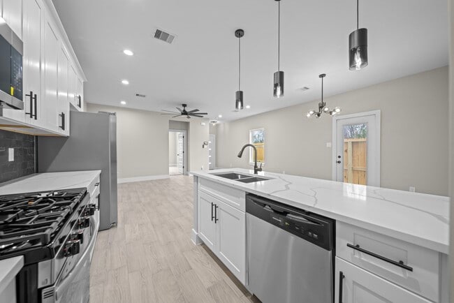 Photo - 929 Green Meadow Ln