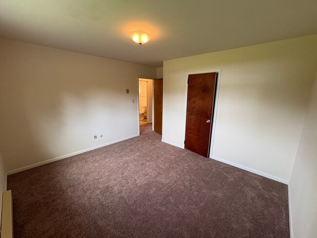 Building Photo - 420 E Walnut St Unit Apt. B