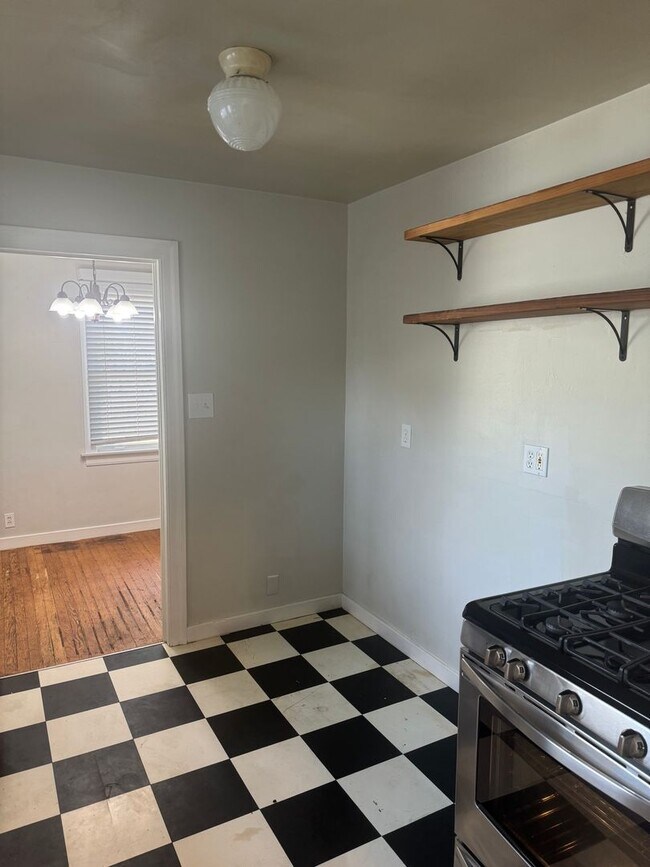Photo - 2572 Russell St Unit A