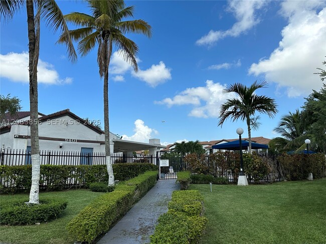 Building Photo - 9435 Fontainebleau Blvd Unit 206
