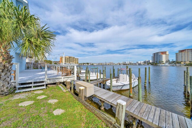 Charming 3-Story Townhome with Harbor View... - Charming 3-Story Townhome with Harbor View...