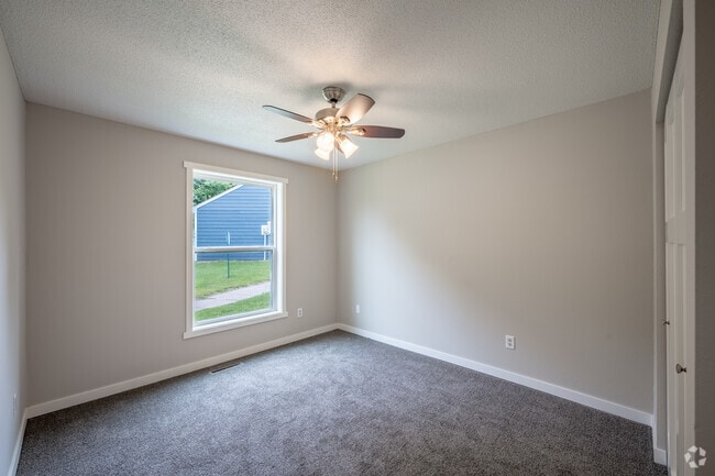 2BR, 2BA - 838SF - Side-By-Side - Bedroom - Cottages of Stillwater