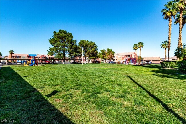 Photo - 4730 E Craig Rd Unidad 2160