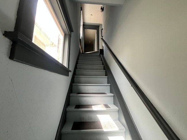 Photo - 128 E Davenport St Unit 128-01 (Upper)