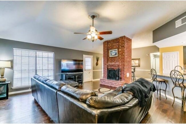 Photo - 2025 Sandy Knoll Dr