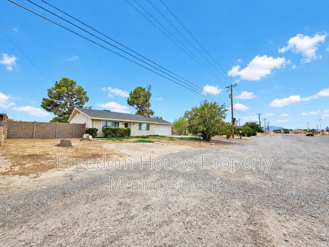 Photo - 721 E Calvada Blvd
