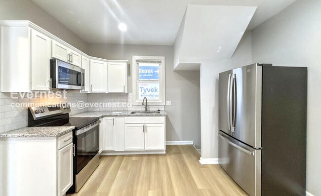 Photo - 2430 Steele Ave