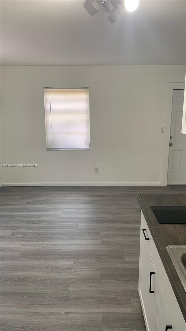 Photo - 2123 Wilson St Unidad E