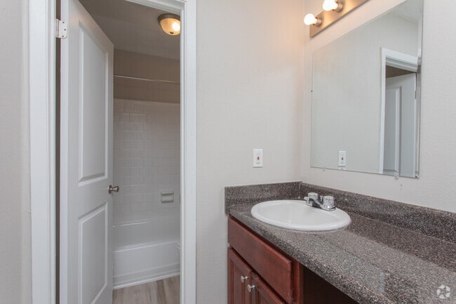 3BR, 2BA