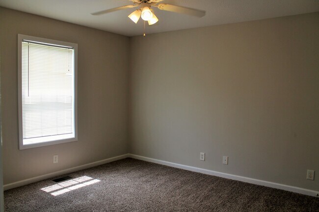 Photo - 940 Kingsbury Dr Unit B
