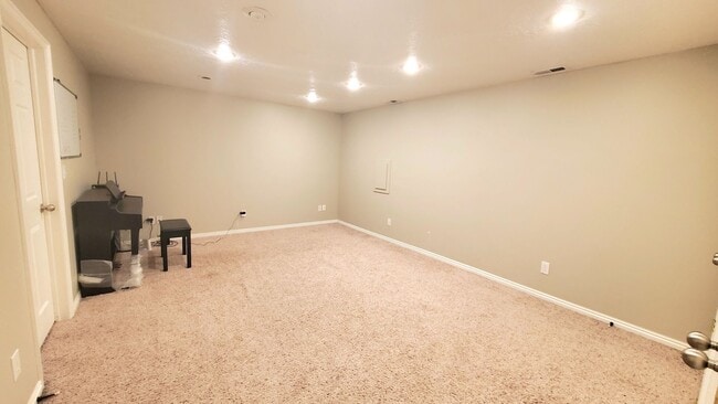 Photo - Beautiful Home for lease in great location!