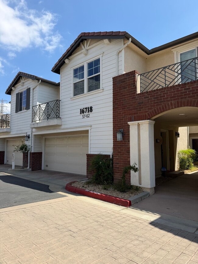 Building Photo - 16718 Nicklaus Dr Unit 60