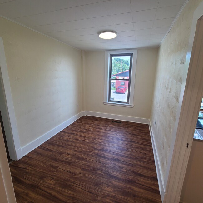 Dining Room - 1372 Mars-Evans City Rd