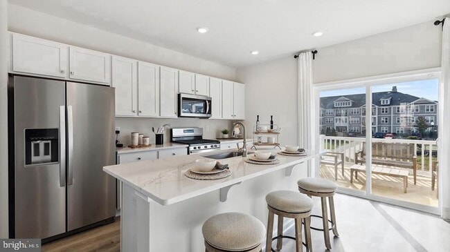 Photo - 284 Macoun Way