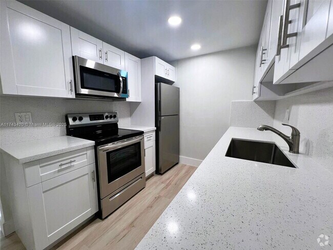 Building Photo - 2002 Granada Dr Unit j3 Rental