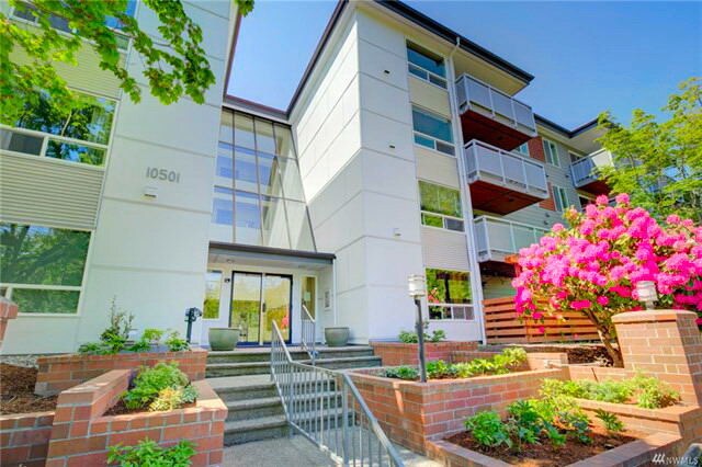 Front Entrance to Northgate VillaCondominiums - 10501 8th Ave NE Unit 421