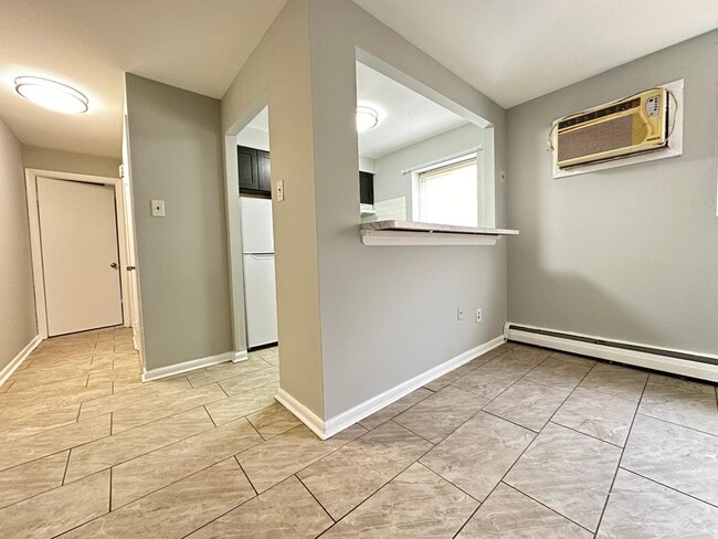 Building Photo - 308 Main St Unit C2