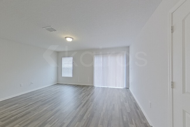 Photo - 20 Reindeer Ln