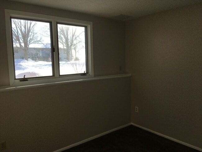 Photo - 710 18th St S