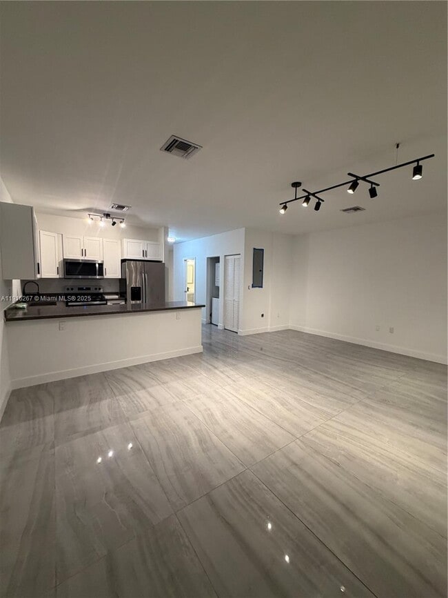 Photo - 932 SW 10th St