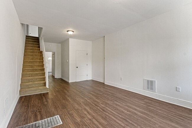 Photo - Spacious 5 Bedroom Home w/ Balcony, Porch & Yard Space!